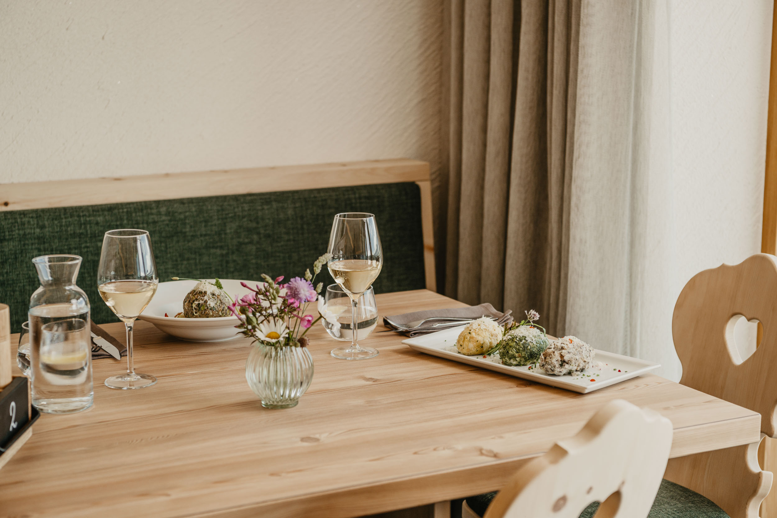 Restaurant About - Hotel Webflow Template