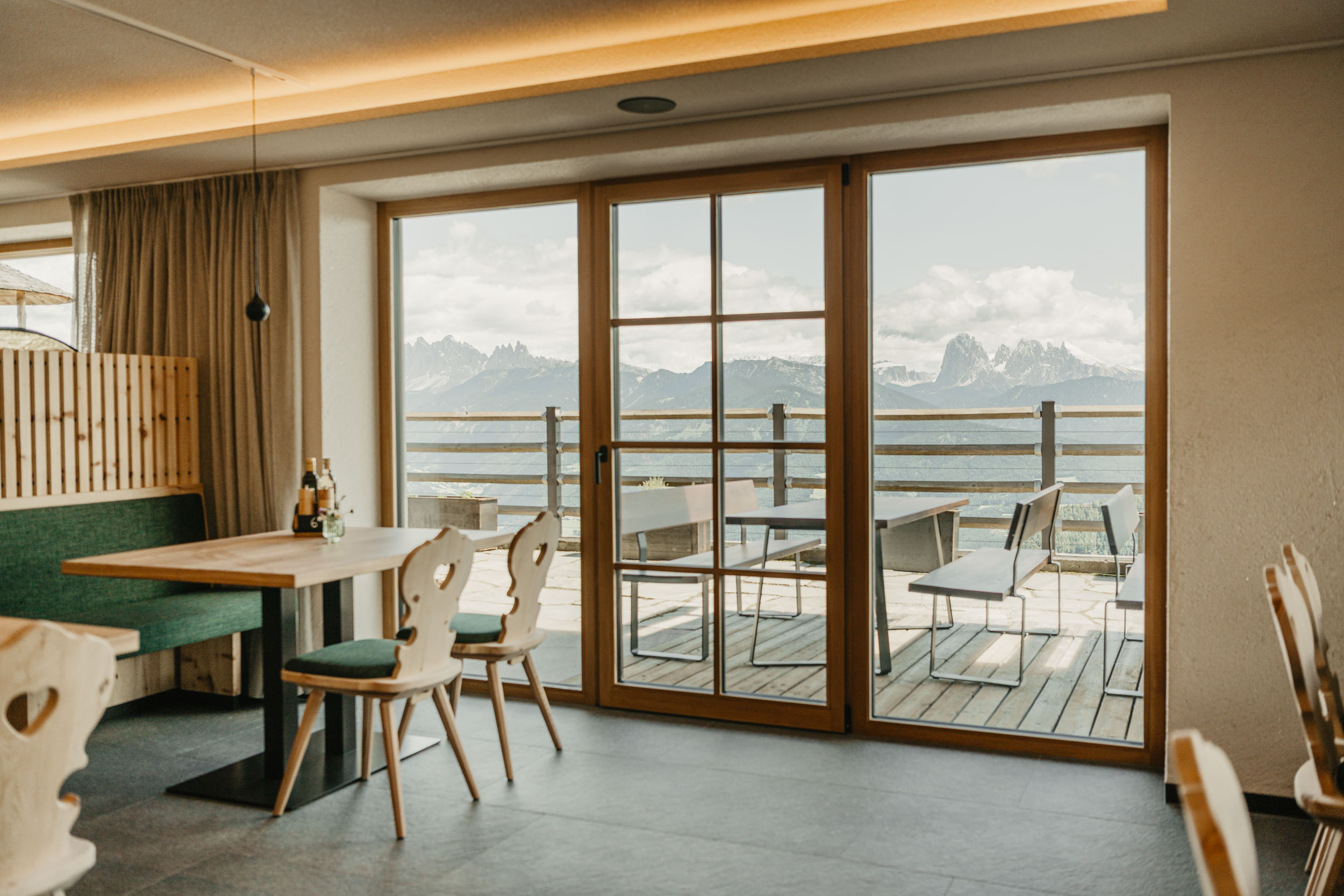 Restaurant About - Hotel Webflow Template